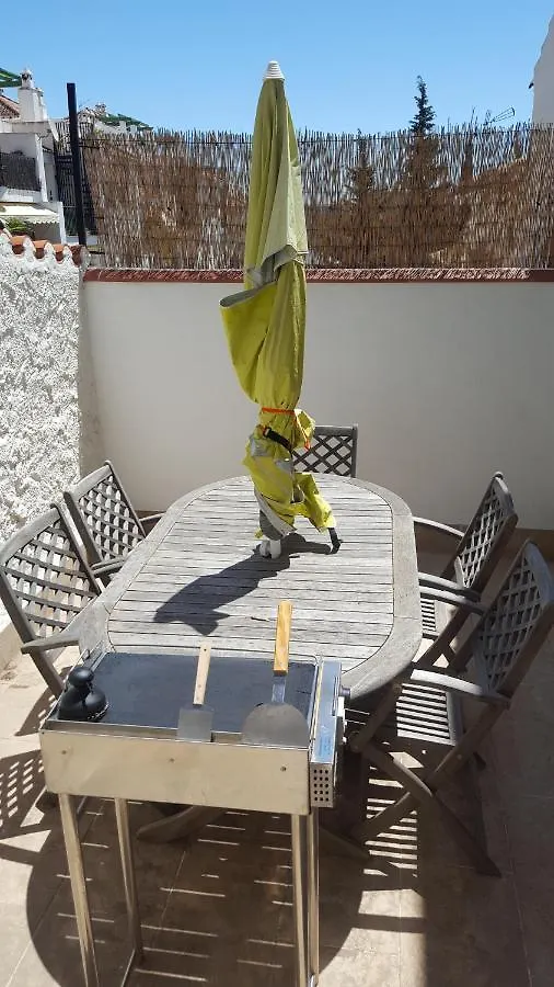 Semi-Detached Adosado Con Encanto -130 M2 - Wifi 600 Mb - Piscina Comunitaria - Patio Privado Torremolinos Appartement