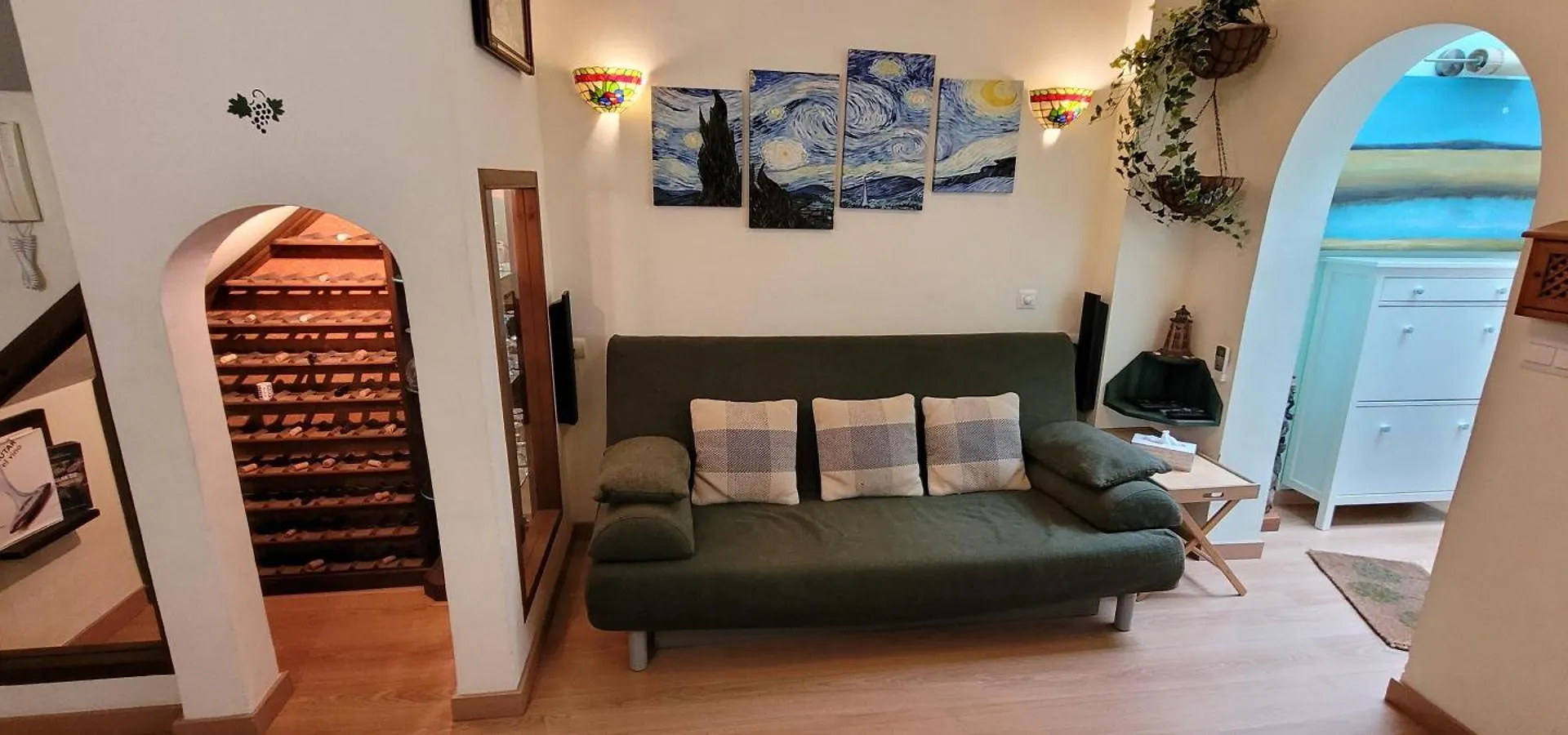 Semi-Detached Adosado Con Encanto -130 M2 - Wifi 600 Mb - Piscina Comunitaria - Patio Privado Torremolinos 0*,  Espagne