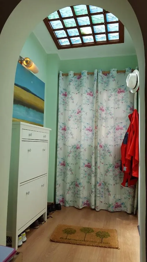 Semi-Detached Adosado Con Encanto -130 M2 - Wifi 600 Mb - Piscina Comunitaria - Patio Privado Torremolinos 0*,  Španělsko