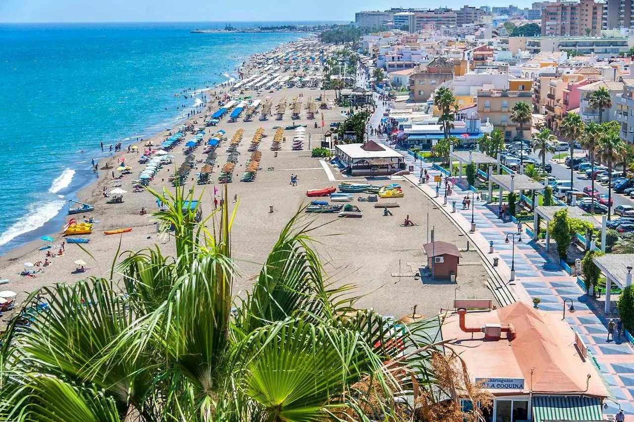 Semi-Detached Adosado Con Encanto -130 M2 - Wifi 600 Mb - Piscina Comunitaria - Patio Privado Torremolinos
